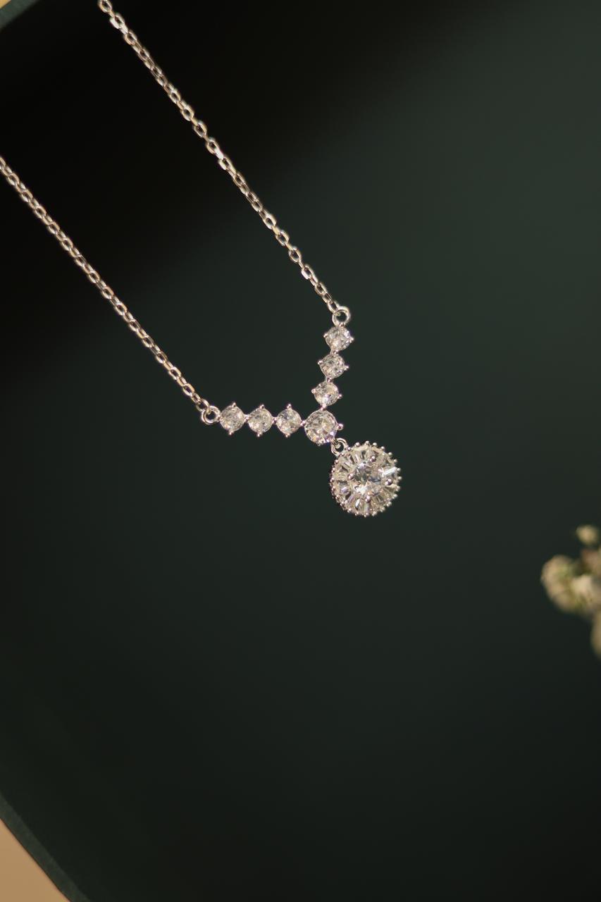 Colar com zircônias cristal